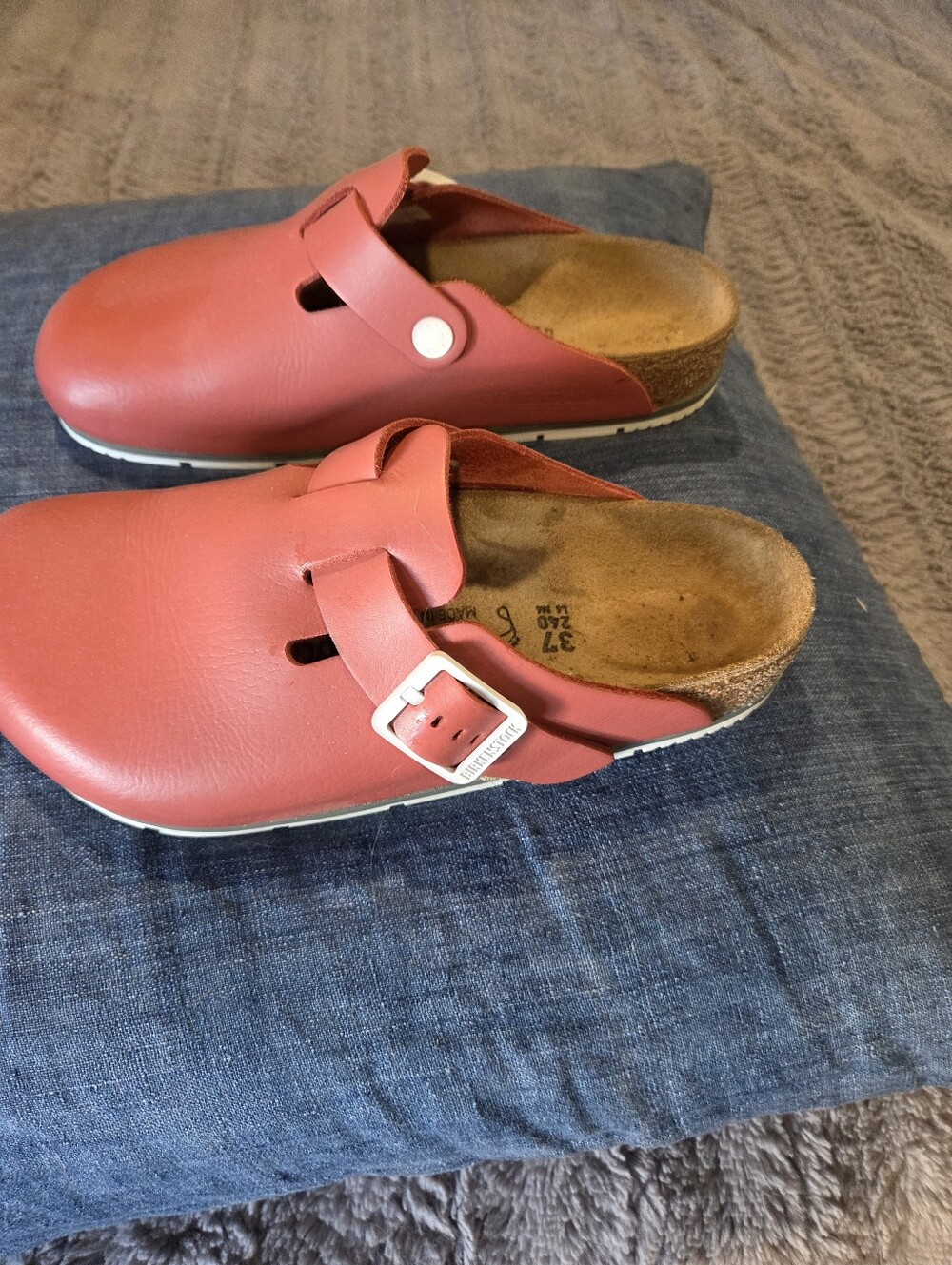 Birkenstock Womens Mauve Slip-On Clog with Buckle